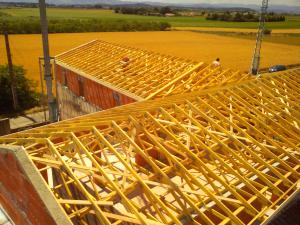 Travaux de charpenterie à Saint-Vincent-la-Commanderie